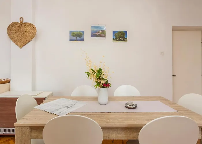2 Bedroom Stunning In * نجيفيش
