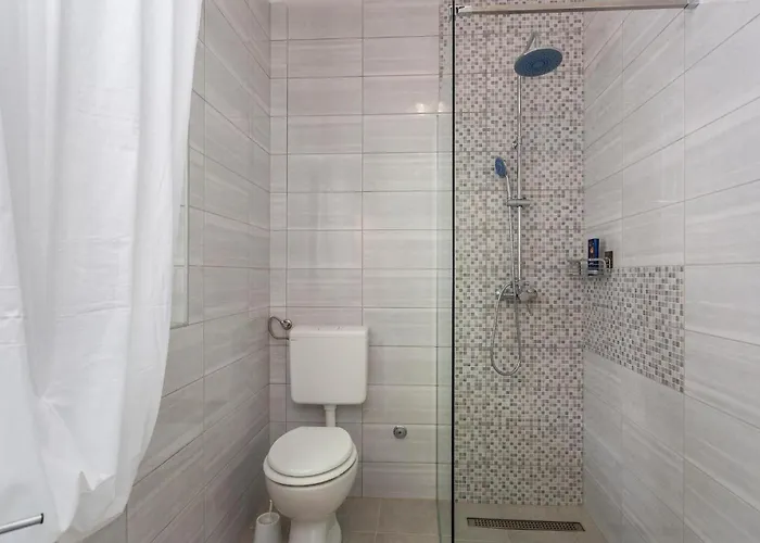 2 Bedroom Stunning In *