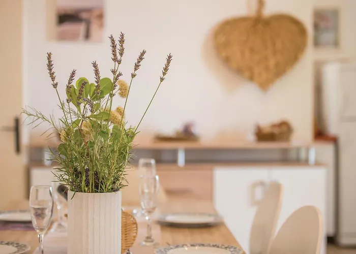 2 Bedroom Stunning In Apartament