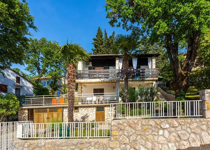 2 Bedroom Stunning In *