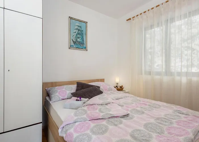 2 Bedroom Stunning In Apartament Nijvice