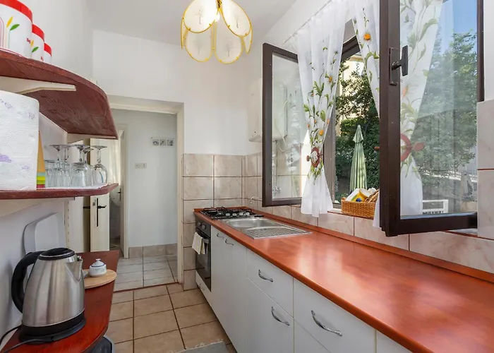 2 Bedroom Stunning In *