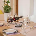 2 Bedroom Stunning In 니바이스