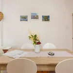 2 Bedroom Stunning In * 니바이스