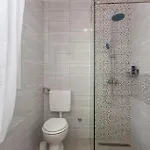 2 Bedroom Stunning In *